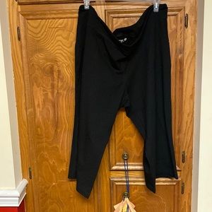 Old Navy Active Capri Flare Legged Black Yoga Pants